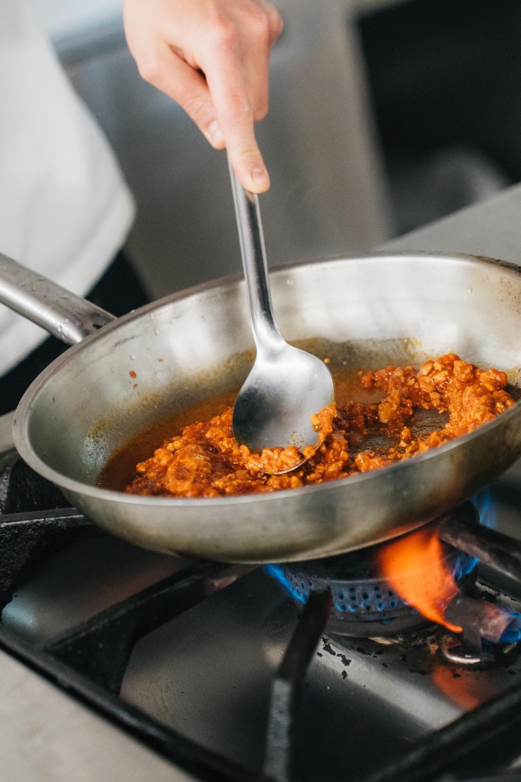 Preparazione espressa in padella nella cucina Filiera